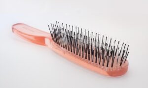 hairbrush-7066173_640