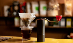 Making coffee in an alternative way using a filter